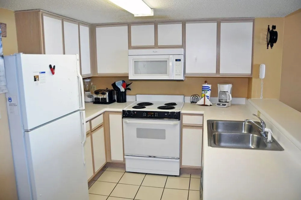 Verandas 305 3 Br condo by RedAwning