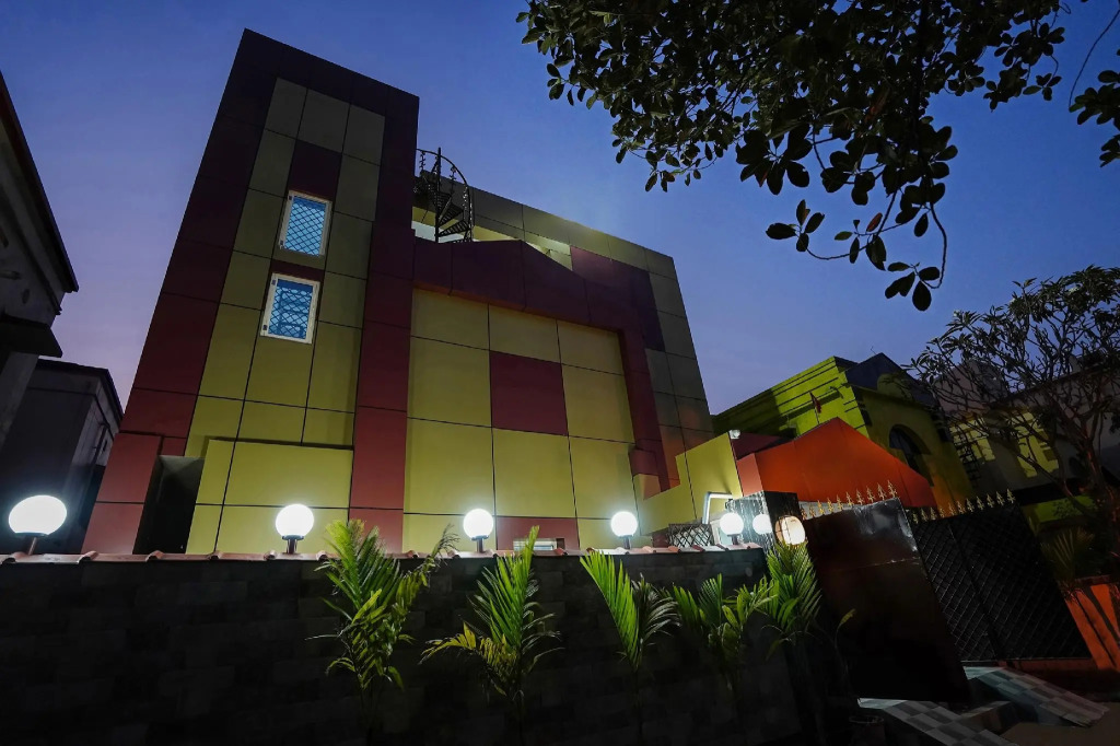 Super Hotel O Swaranpuri Near KIIT Square