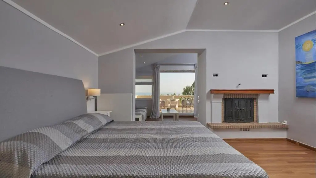 Luxury 4 Bdrm Villa with Pvt Pool on the beach