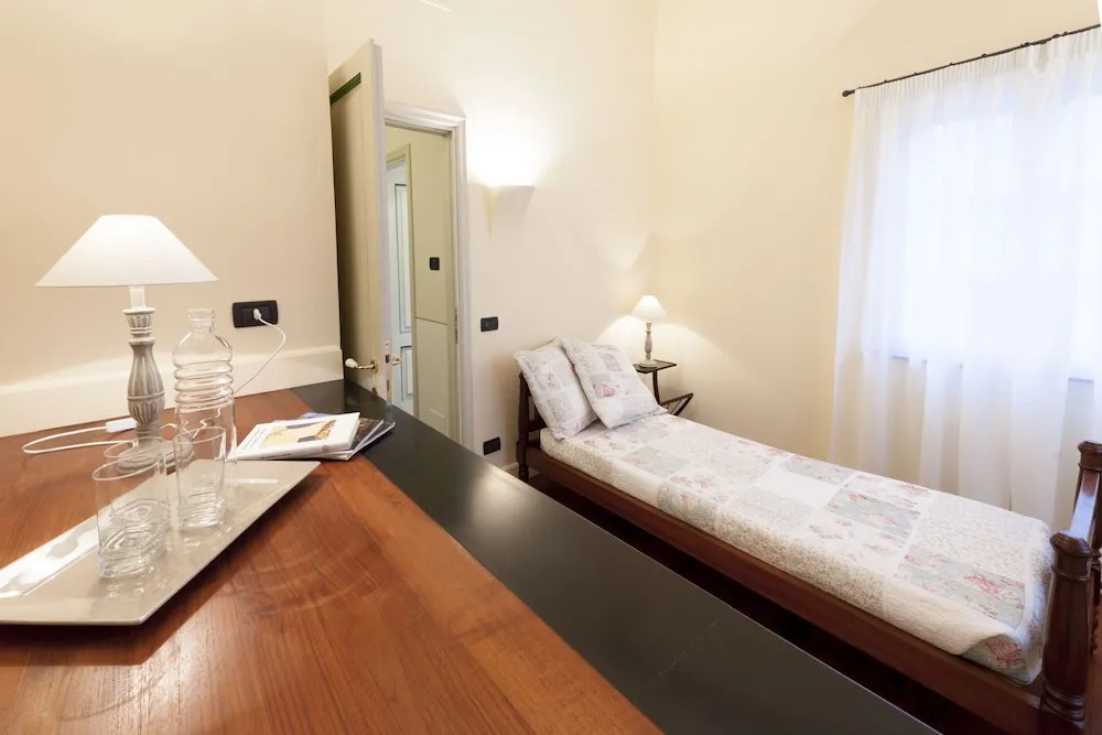 Villa con piscina tra gli ulivi di Rapallo