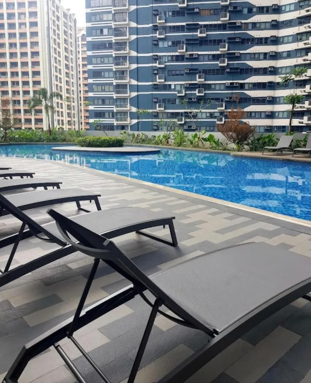 AIR Residences Makati Holiday Home