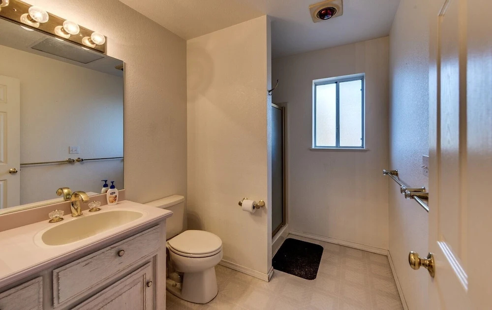 Casa Del Lago - Only 200 Yards from the Beach by Yosemite Region Resorts