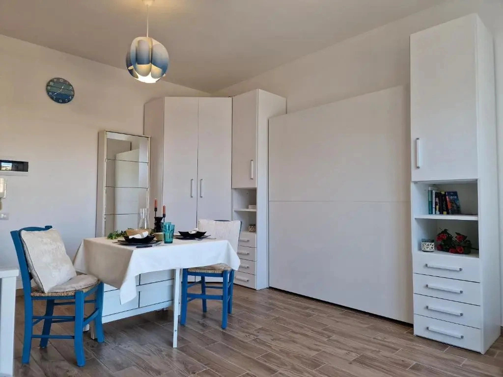 650 metri dal Mare - WiFi - Terrazzo - Piscina - A/C