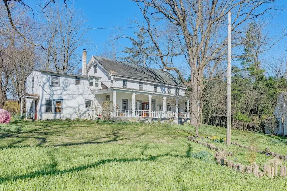 Experience a 17th-century Spring Manor