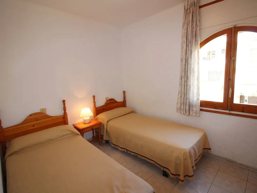 Apartment in Empuriabrava, 400 meters from the beach, sleeps 6 people