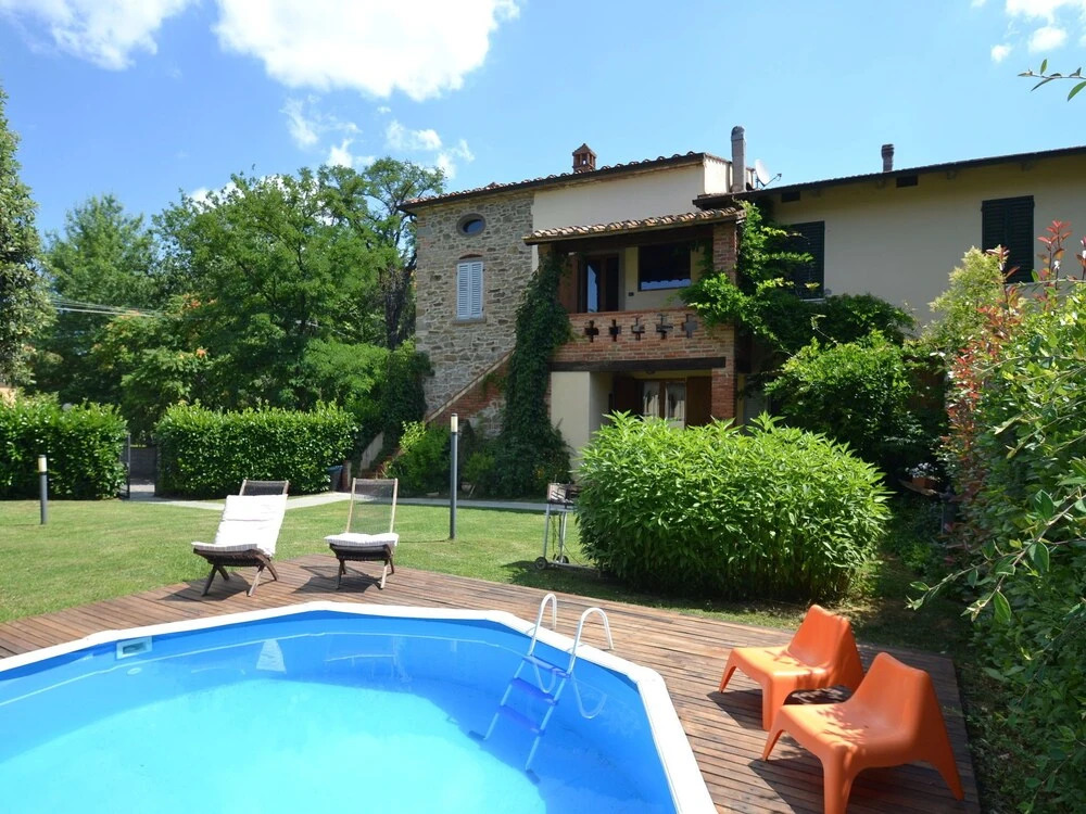 Visit Arezzo, Cortona and Siena and Then Jump in the Private Pool at Home
