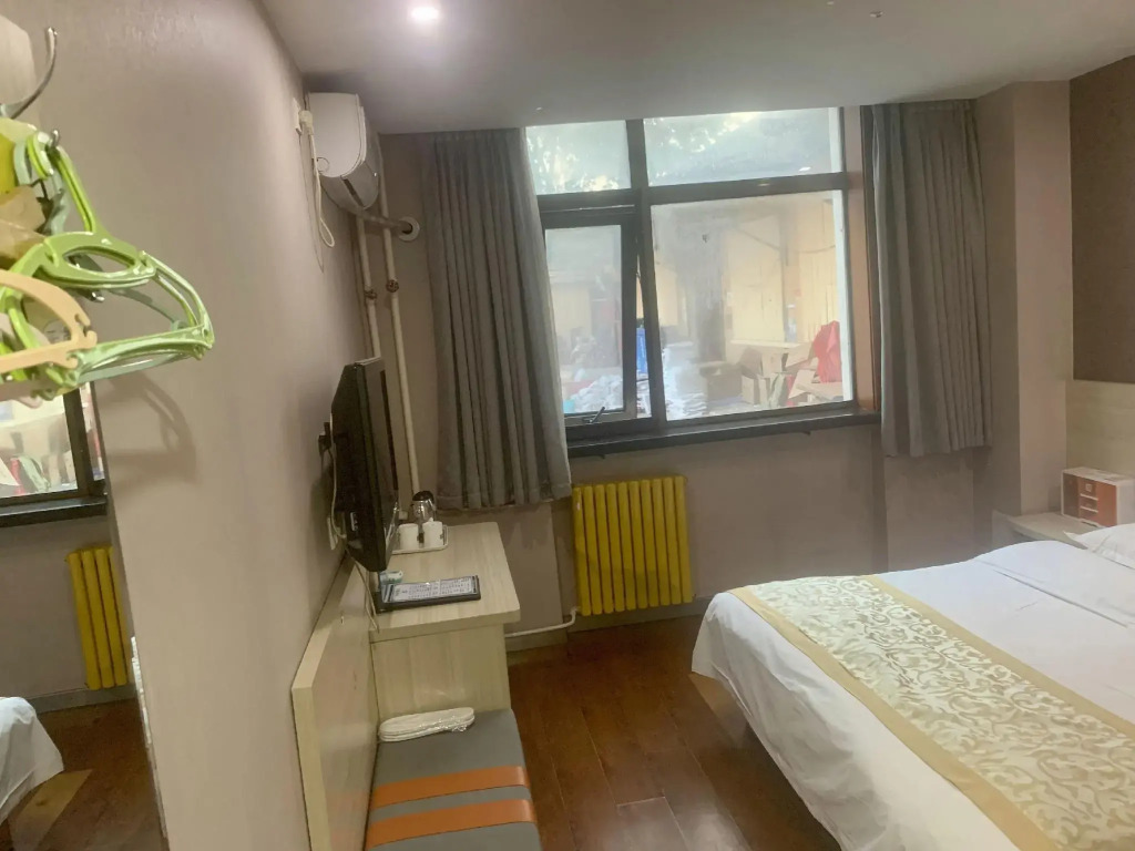 Super 8 Hotel
