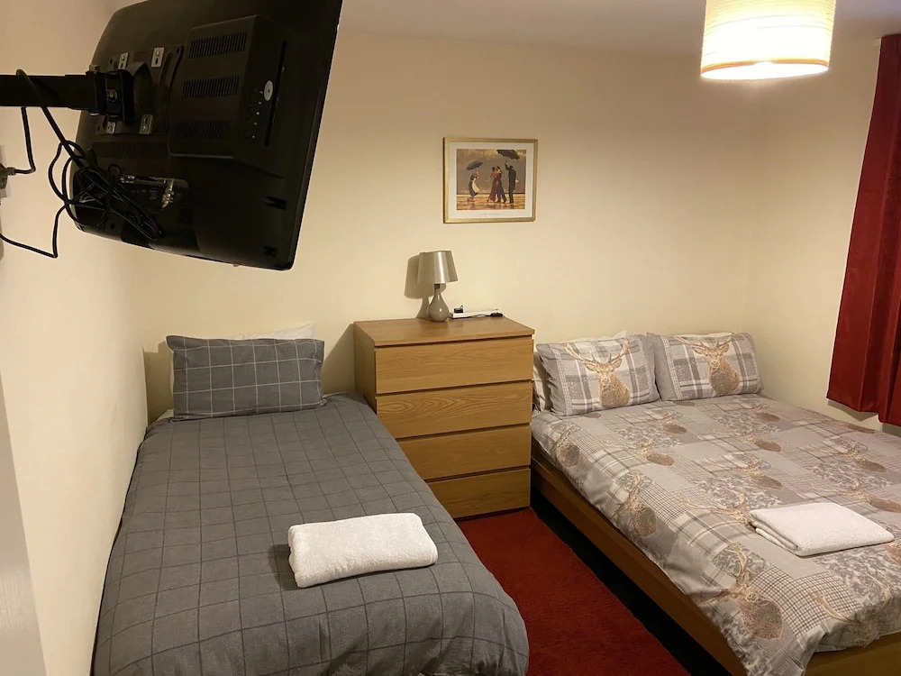 Ivy Cottage-Serviced accommodation