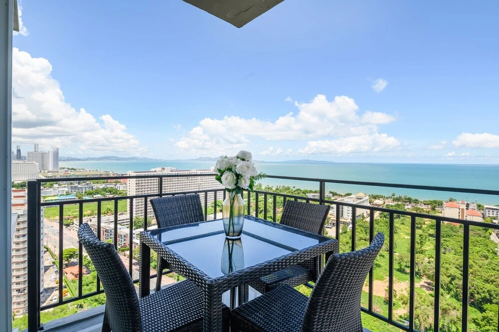 The Grand Jomtien by Favstay