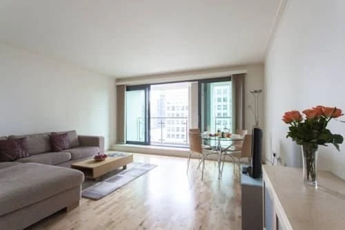 House Of MoLi - South Quay Apartments