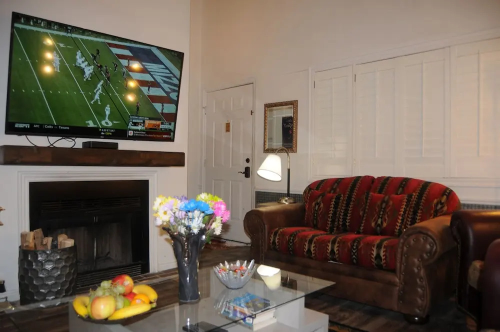 Park City Condo with 6 beds, 3 bedroom, 3 bath, 4 min to ski, 2 min to Sundance HQ
