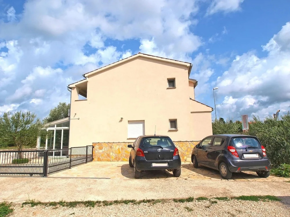 Apartment 446