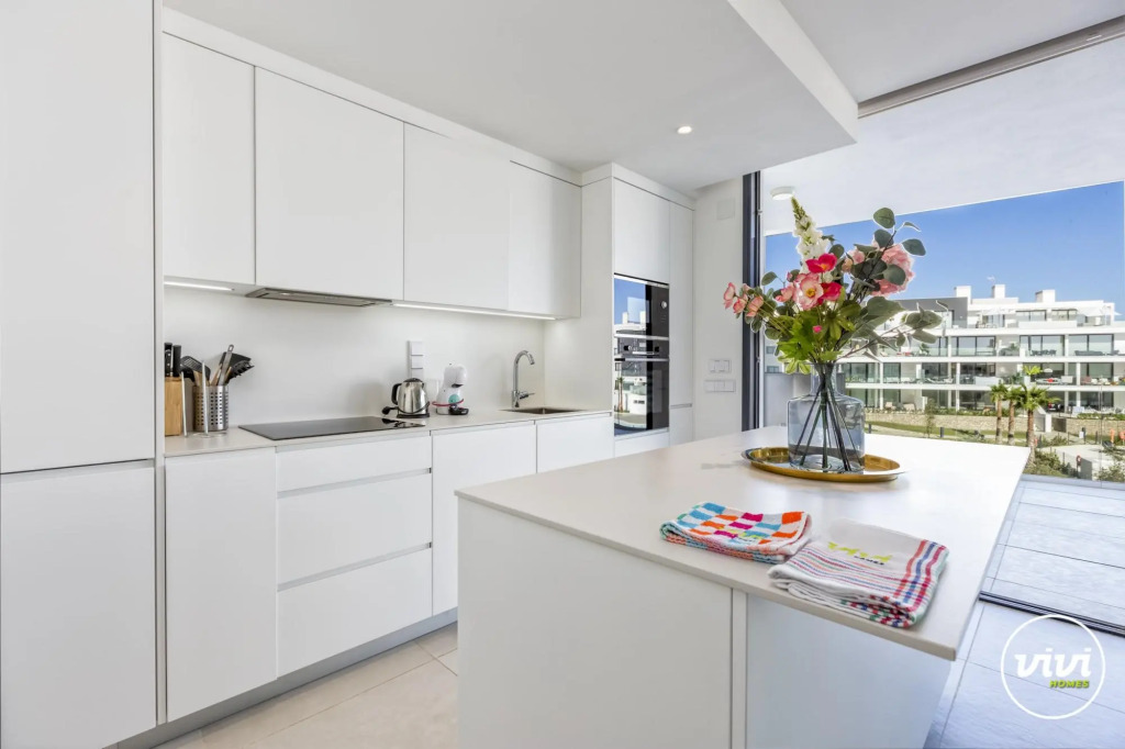 Deco in Fuengirola with 2 bedrooms and 2 bathrooms