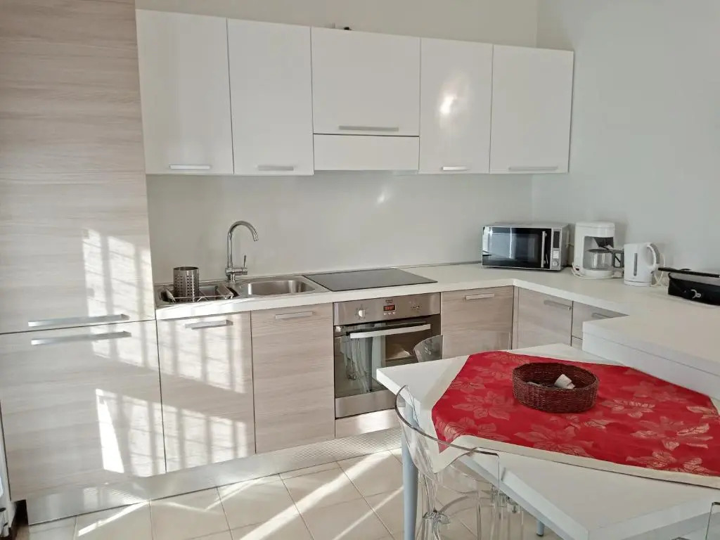 Casa Lugana 1 - Monolocale con piscina fronte lago