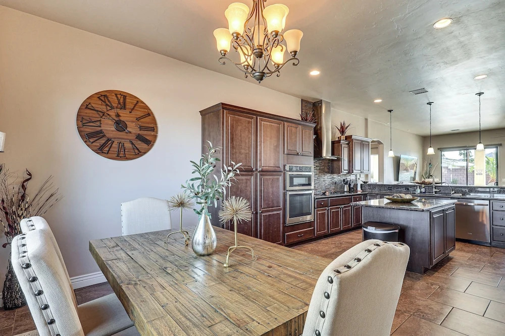 Pool & Hot Tub: Luxe Lake Havasu Home