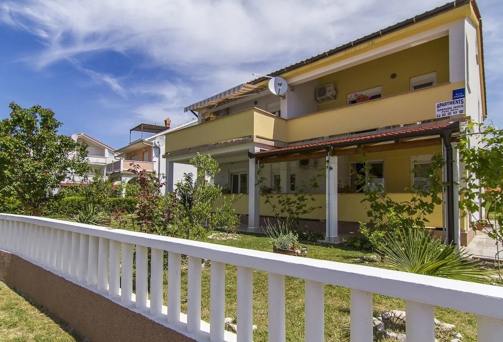 Apartments Ivica
