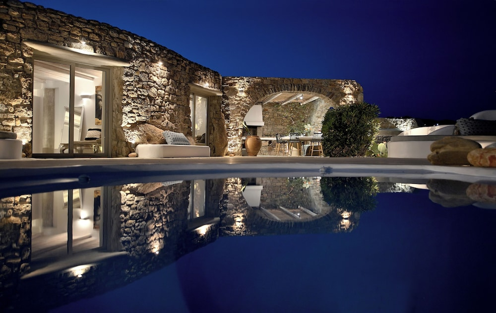 Paraga Scorpios Villa 2 7mins Walk to Beach by Calypso Sunset Villas
