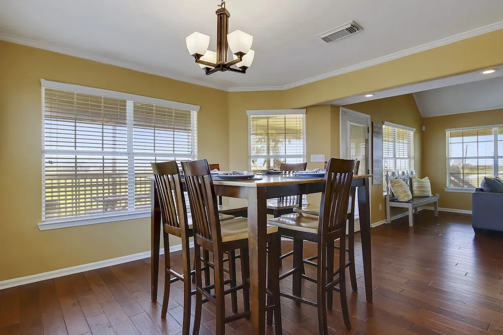 Beach Retreat 4 Bedrooms 2.5 Bathrooms Home