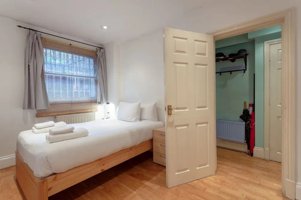 2 Bedroom Apartment With Garden in Chelsea