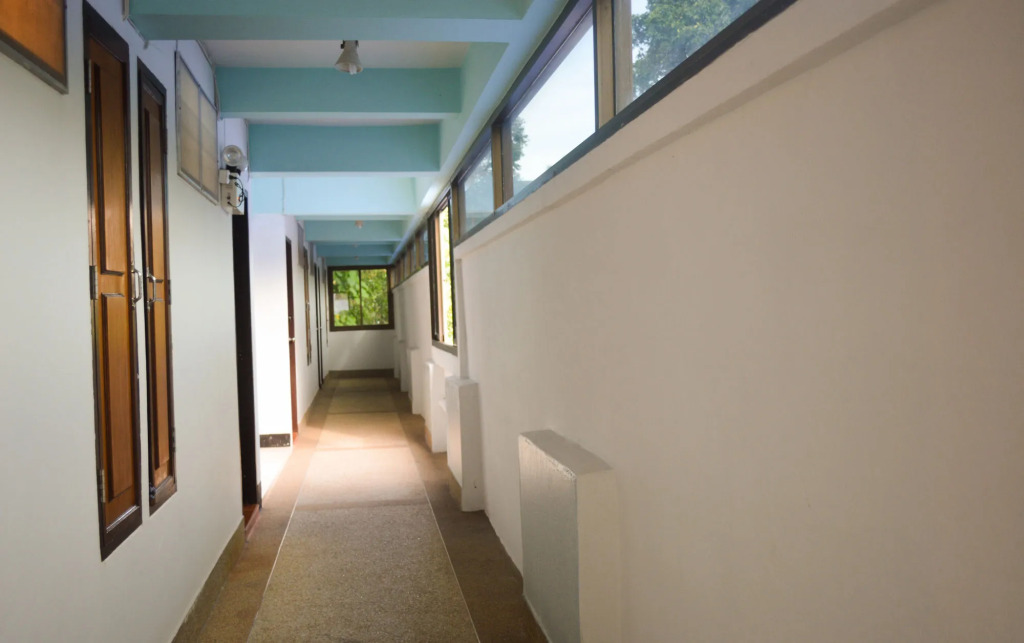 Bonny Hotel 4 Floors No Elevator 8AM-9PM