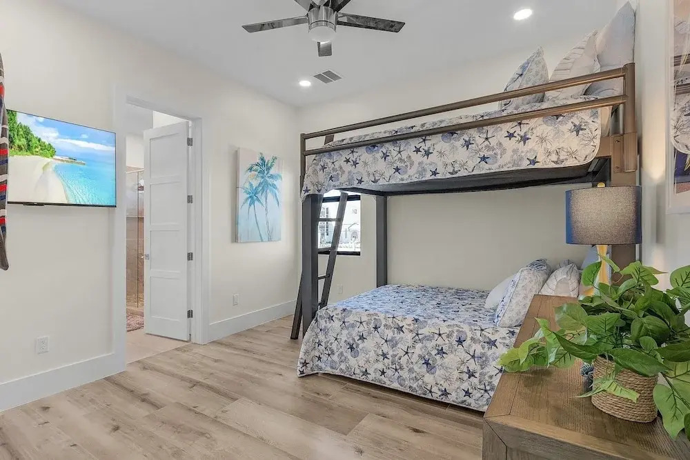 749 Paradise Pointe New Luxury Build 7 Bedroom Home