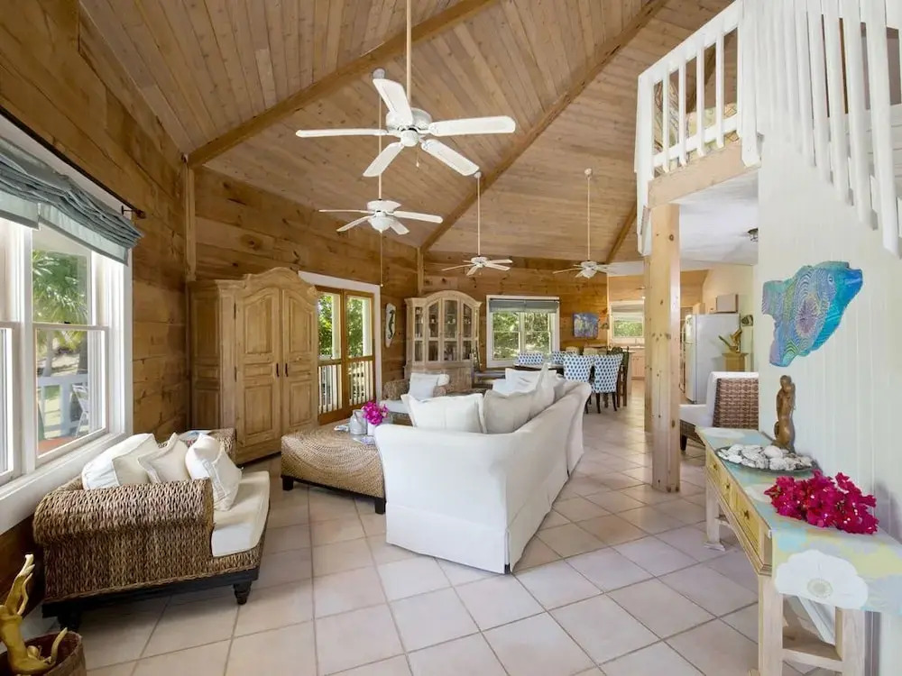 Poponi Cottage Paradise: Pink Sand Retreat