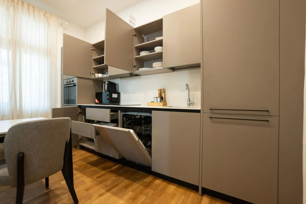 2 room apt with a balcony - 2 min to Michelbeuern AKH