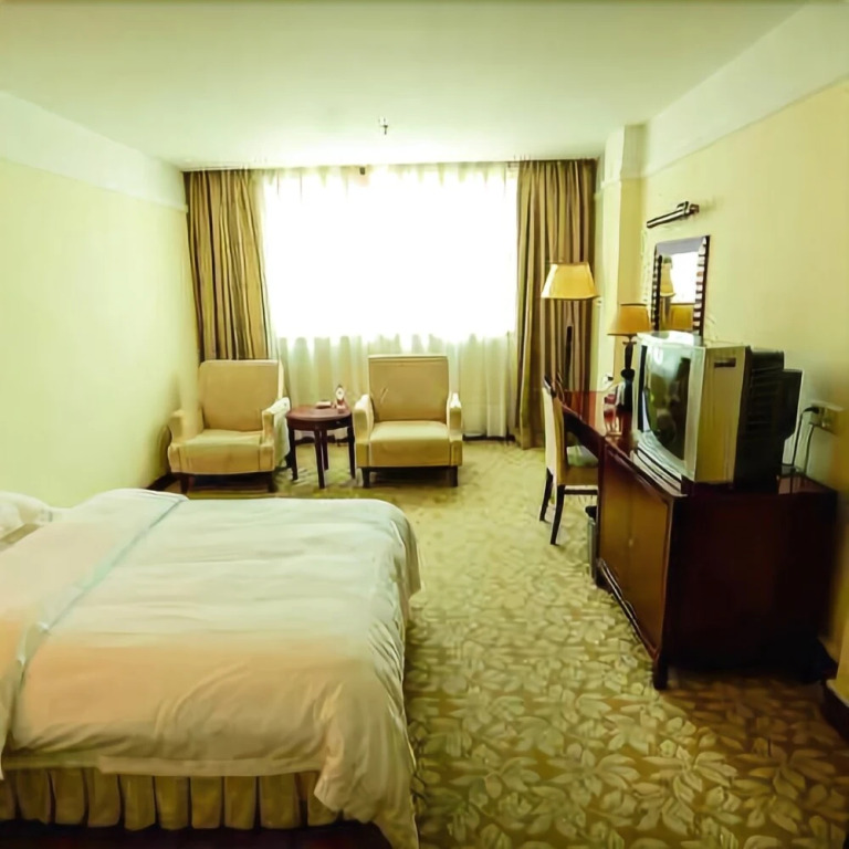 Holiday Hotel