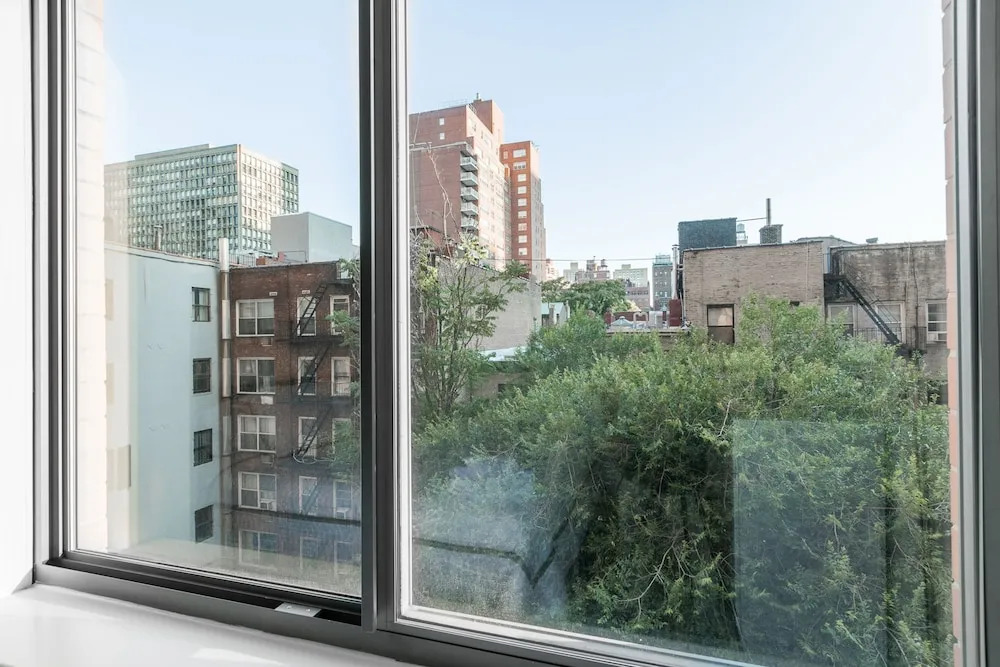 Beautiful 1 Bed Fully Furnished Apartment