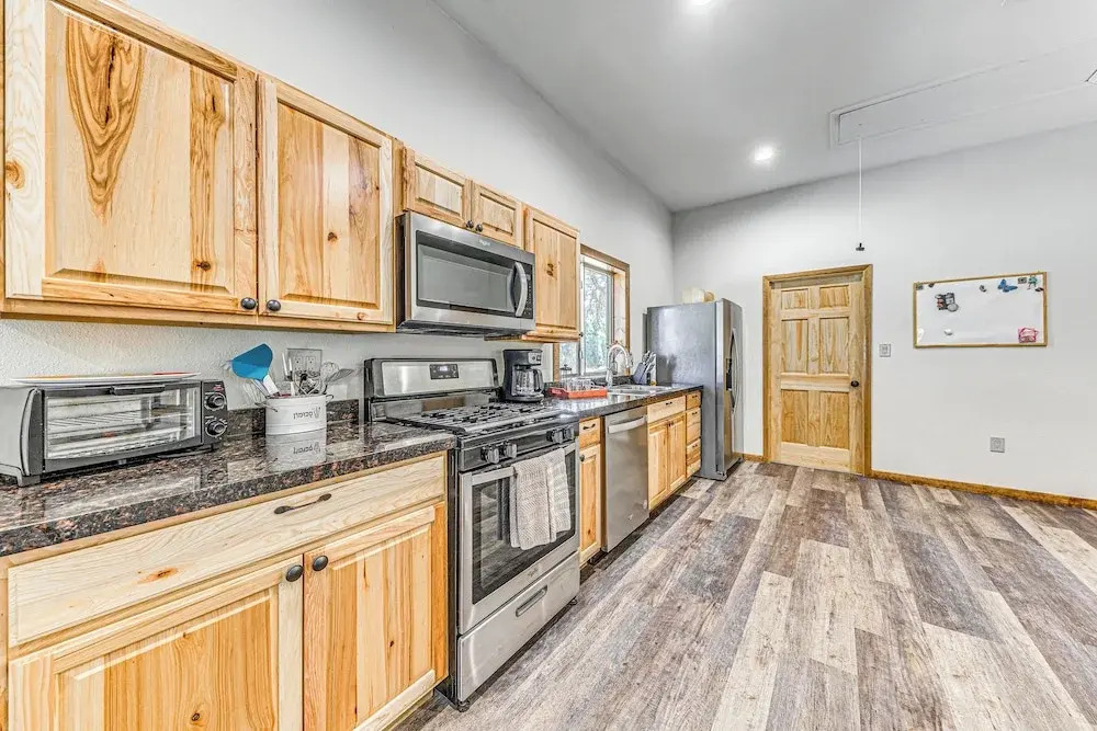 Modern Mtn Home w/ Sports Court, Near Alto Lake!