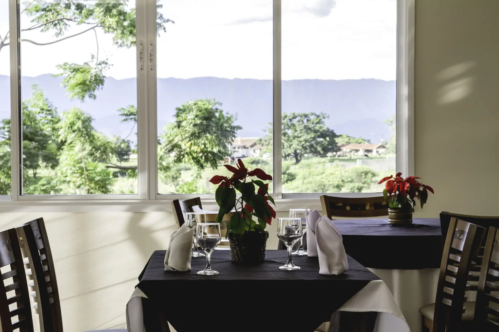Colonial Plaza Hotel Pindamonhangaba