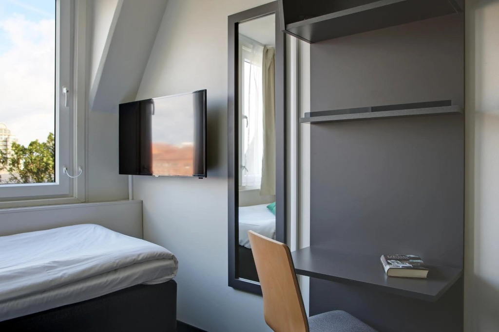 Moment Hotels