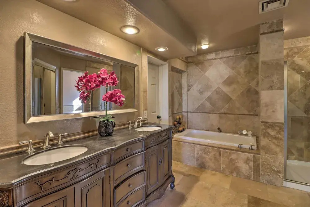 Lavish Family Escape w/ Game Room in Avondale