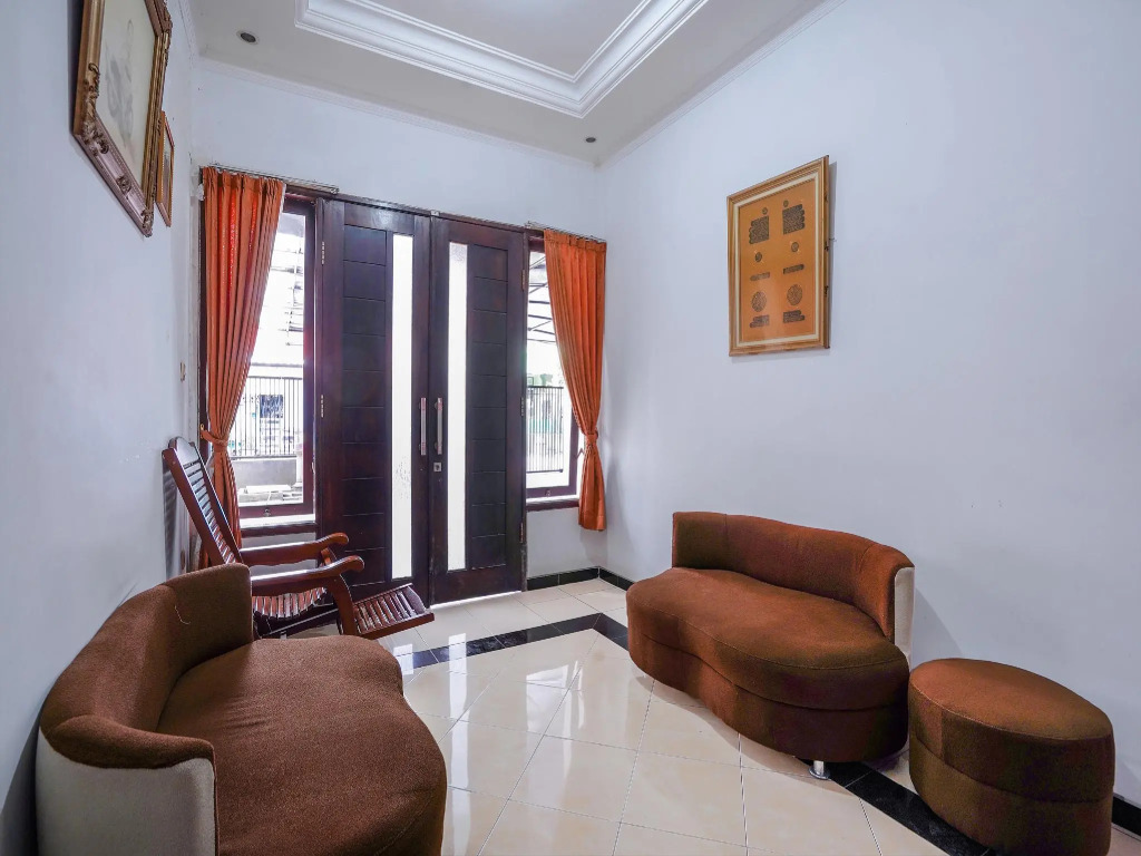 OYO Flagship 90524 Holistay Surabaya