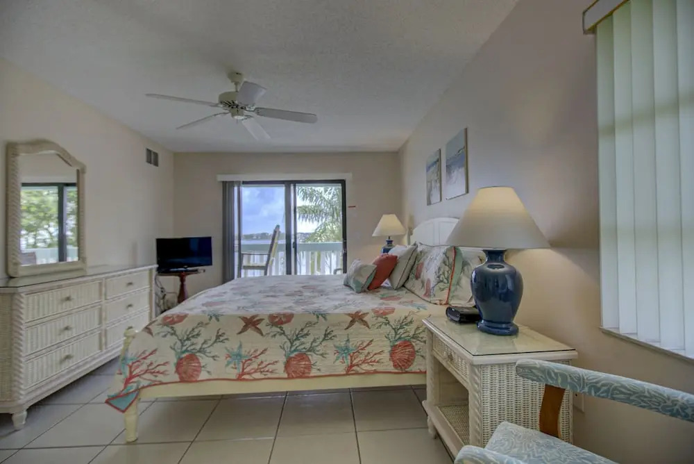 Beach Palms 6B by Anna Maria