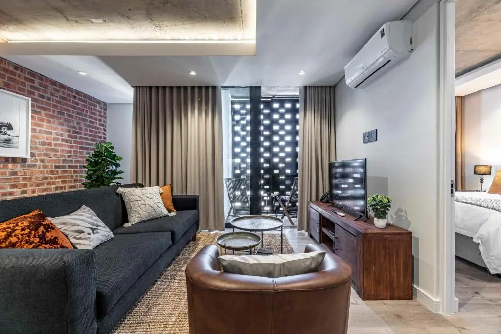 303 The Signature, De Waterkant