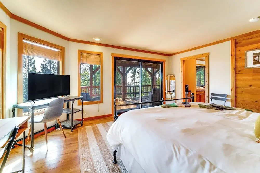 6 Mi to Ski Slopes! Family Tahoe Cabin w/ 3 Decks