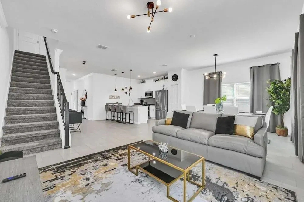 Luxury, Luxury, Luxury Pool Home! 5 Bedroom Townhouse