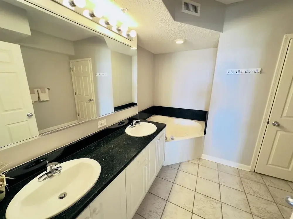 Barefoot Resort N Tower 509 4 Bedroom Condo by RedAwning