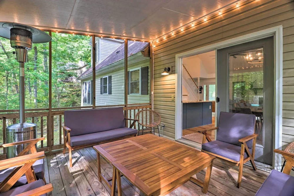 2 Mi to Sapphire Resort: Home w/ Hot Tub & Games