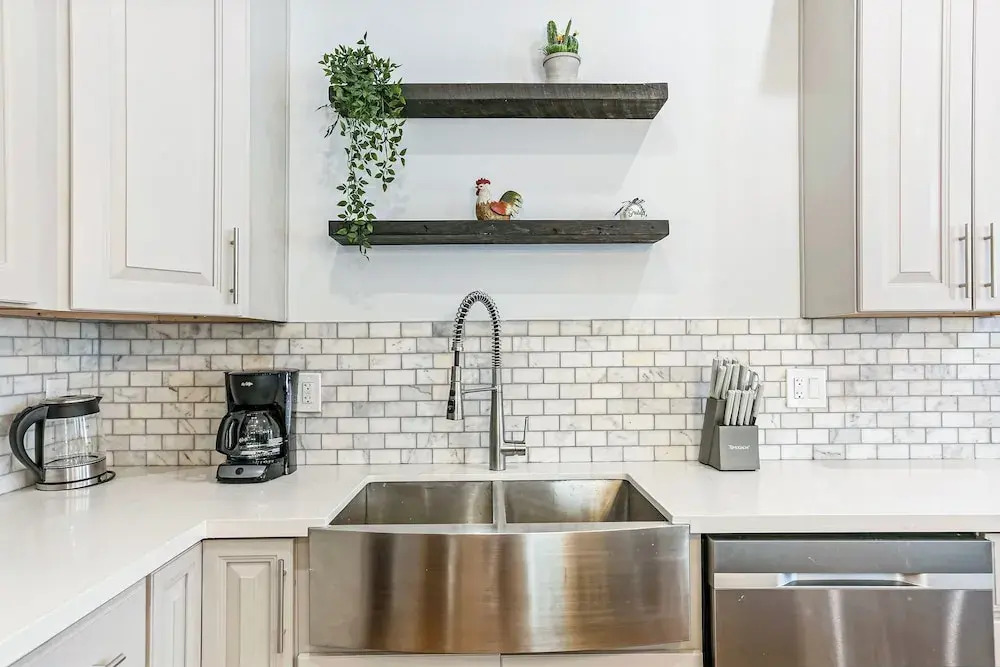 Stunning 4 BR Condo + Pool - Near St. Charles