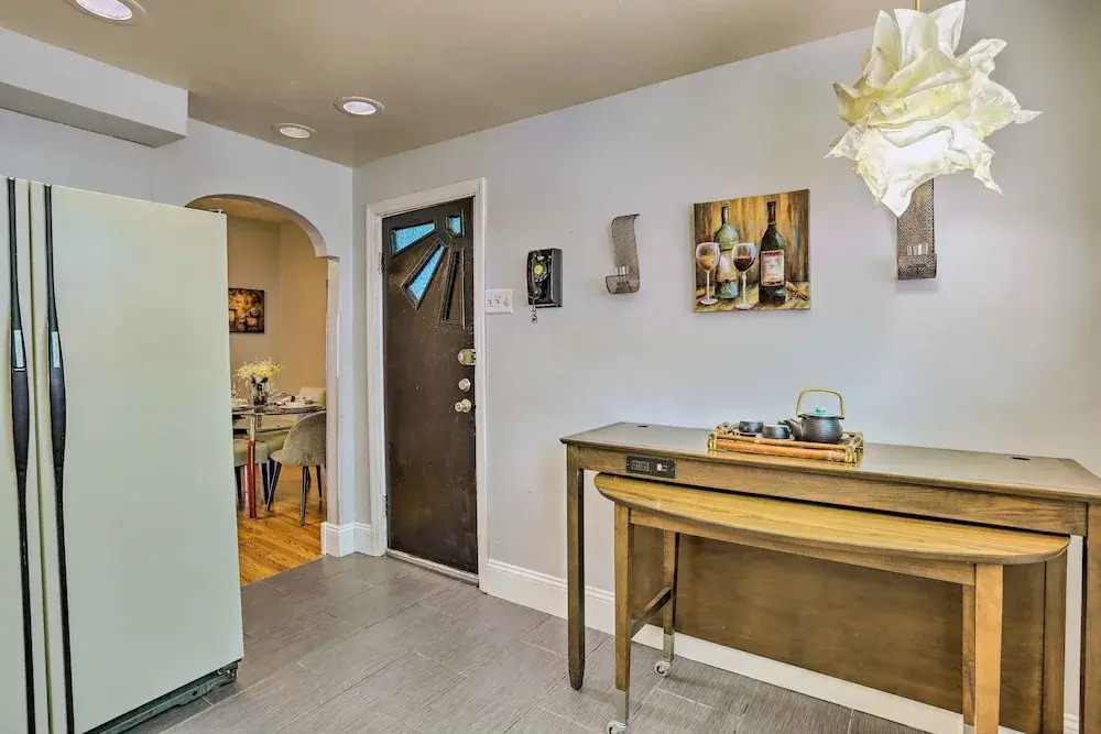 South Philly Townhome: 3 Mi to Center City