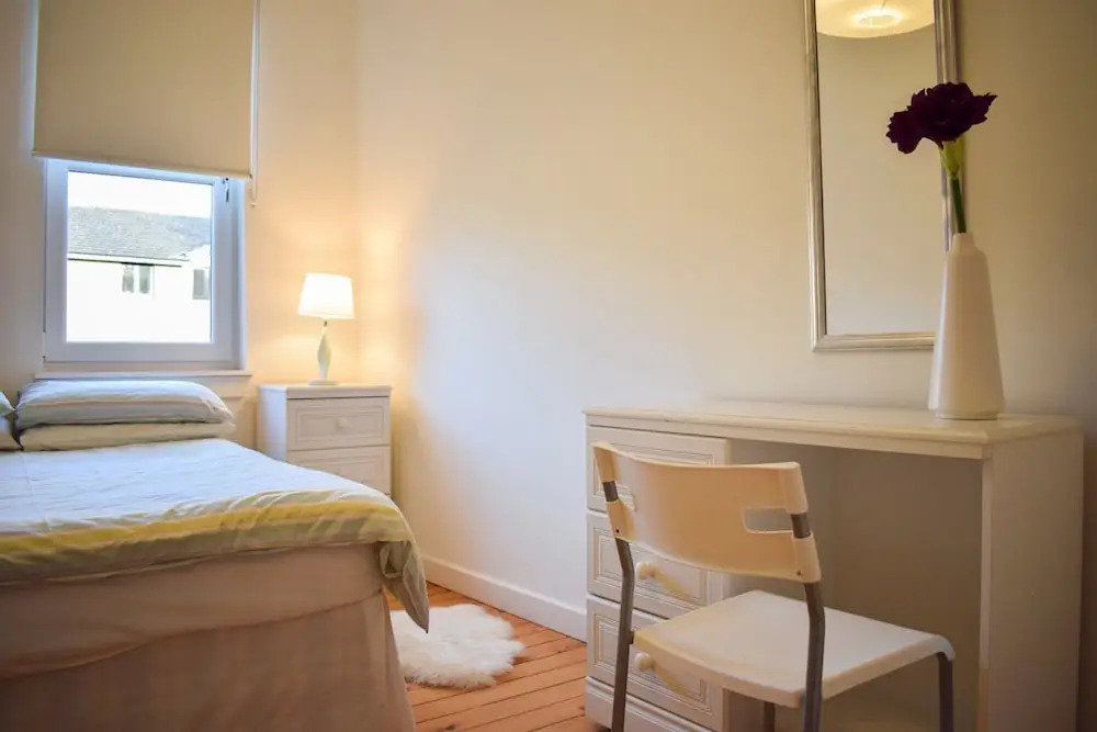 Spacious 3 Bedroom Apartment in Edinburgh