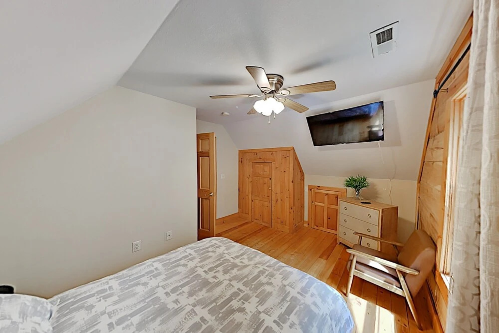 203hawtd 5 Bedroom Home