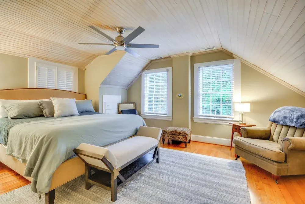 Walk to Main St: Historic High Point Carriage Home