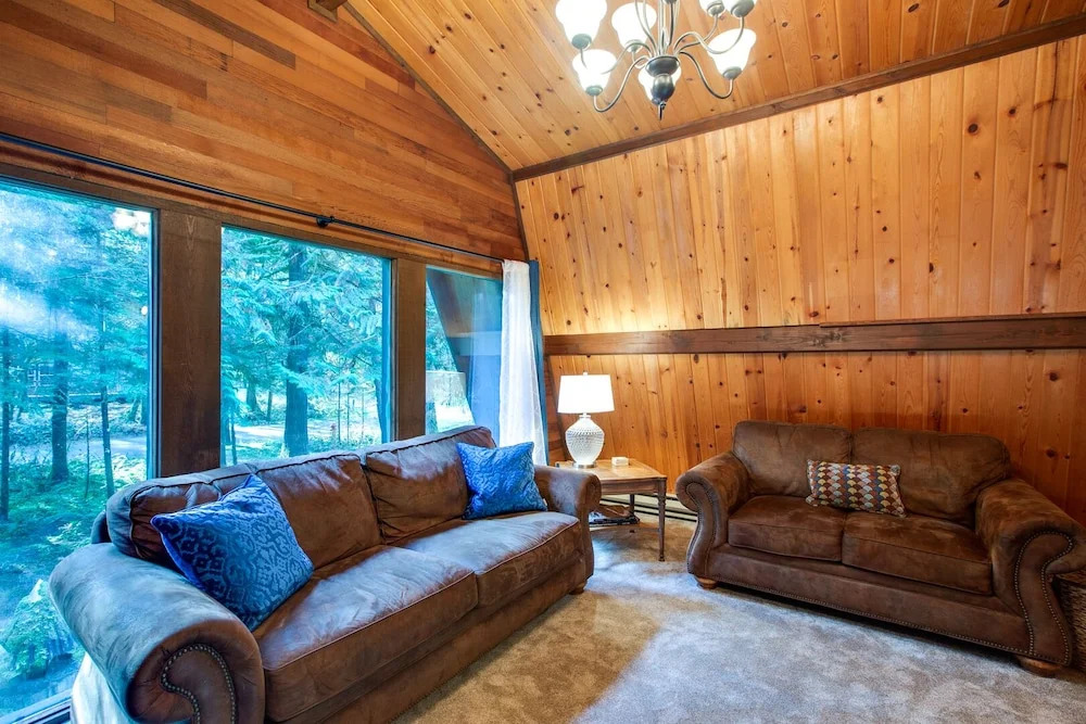 Snowline Cabin #45 - A Traditional Mountain Family Chalet!