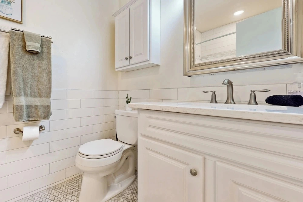 3BR House w/ Private Pool & Gas Grill