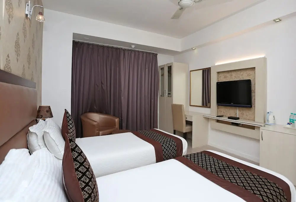 Emblem Hotel Hero Honda Chowk Gurugram