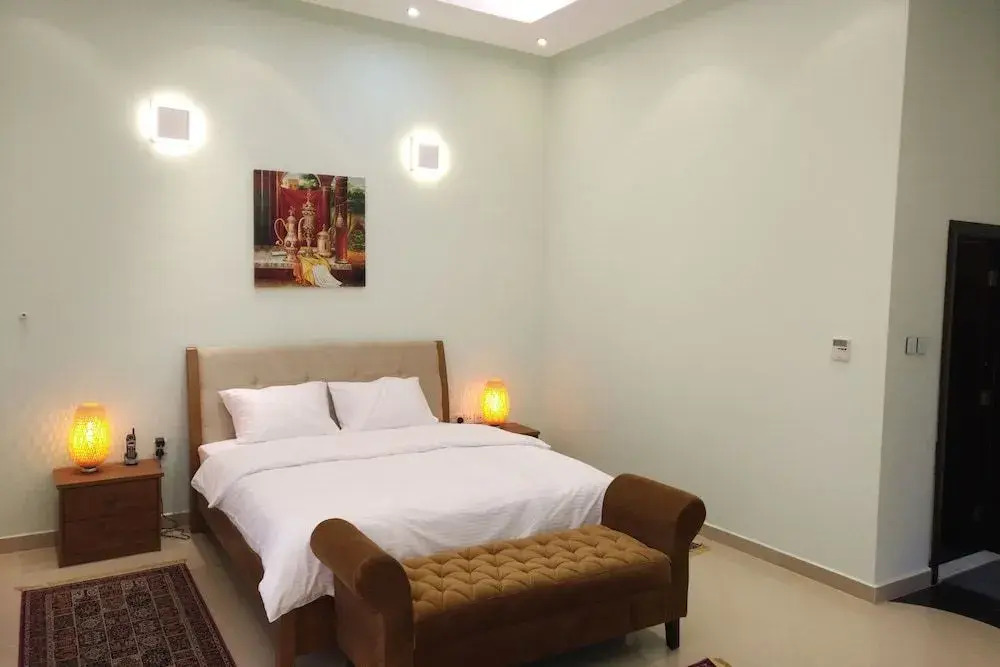 Emirates Hills Lake View Villa