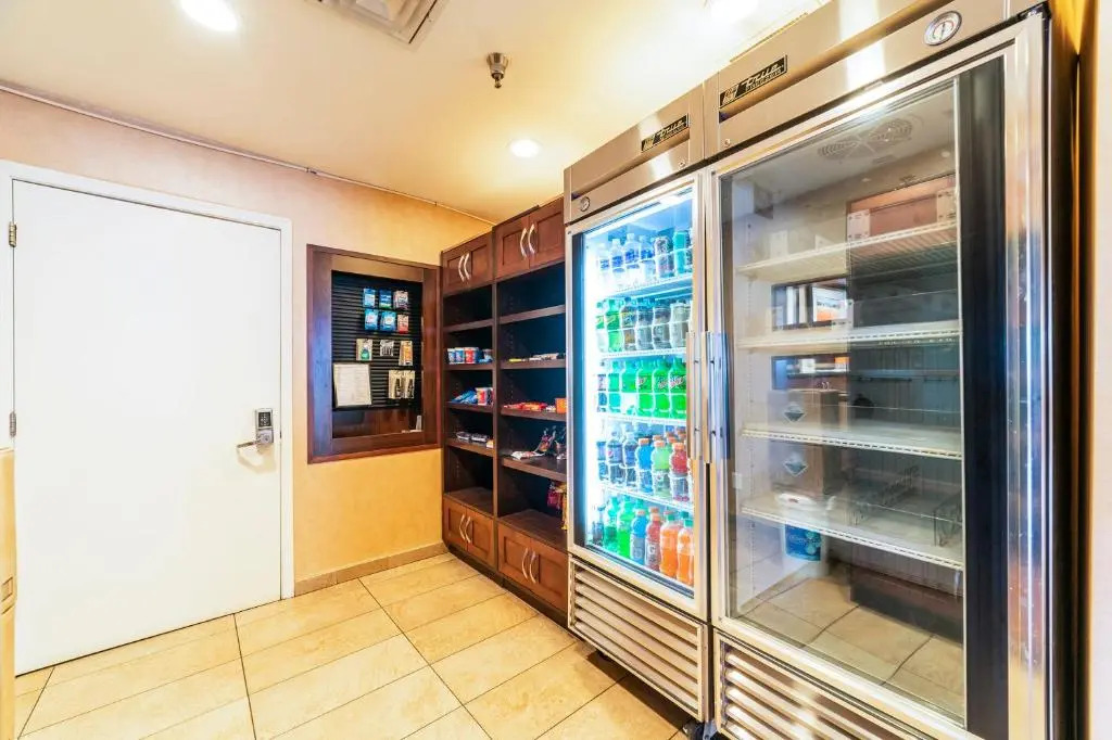 Metro PHX Upstairs 2bd sleeps 6 heated pool PETS ALLOWED